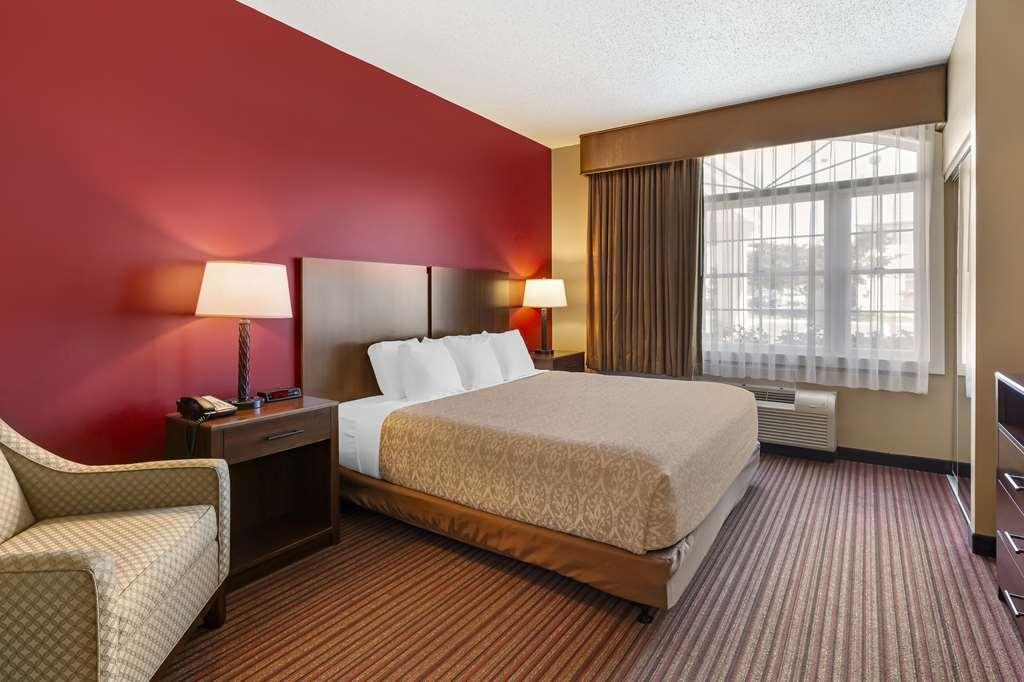 Best Western Plus Dutch Haus Inn And Suites Columbiana Стая снимка